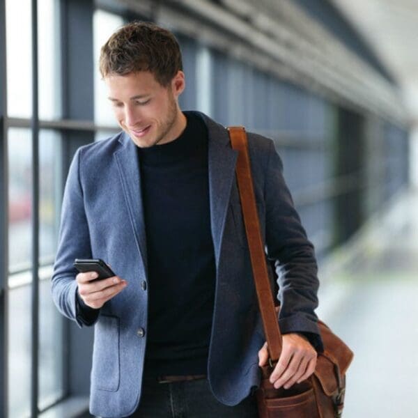 Traveller on smartphone