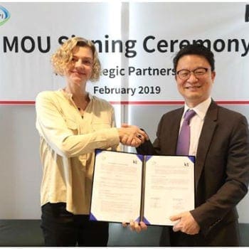 MVI's Managing Director Anke Gill and Youngwoo Kim, Senior VP of KT's Global Business Development Unit at the signing ceremony in Seoul on 15 February.