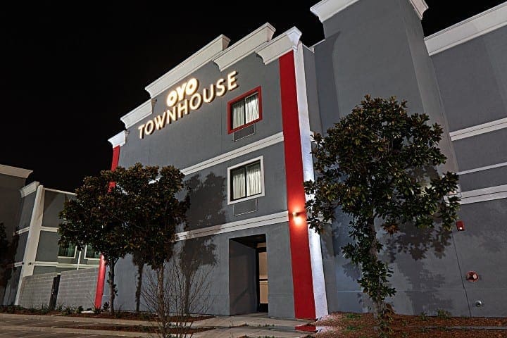 OYO Townhouse Dallas